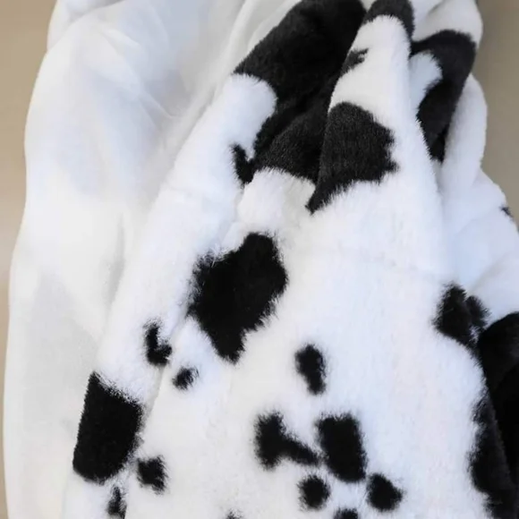 Cow Fleece Blankets - Picture 4 of 4